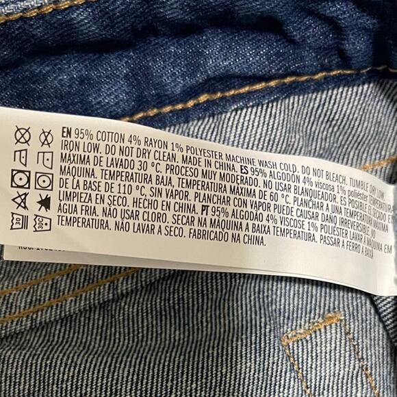 Forever 21 Womens Destroyed Knees Denim Dark Wash Mom Jeans Size 27 New - Picture 8 of 12